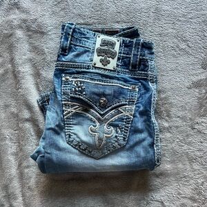 Ultra Rare Men’s Rock Revival Norris straight leg Jeans with Embellished Pockets